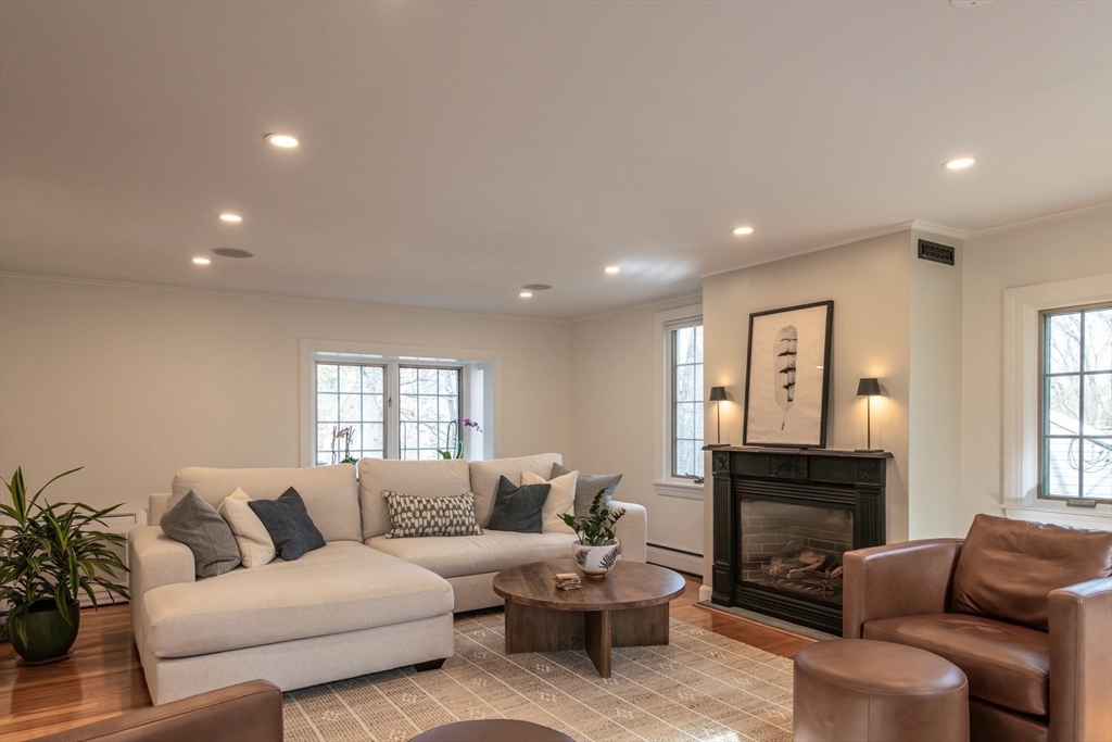 16 Fernway Lynnfield, MA 01940 - Photo 12 of 38