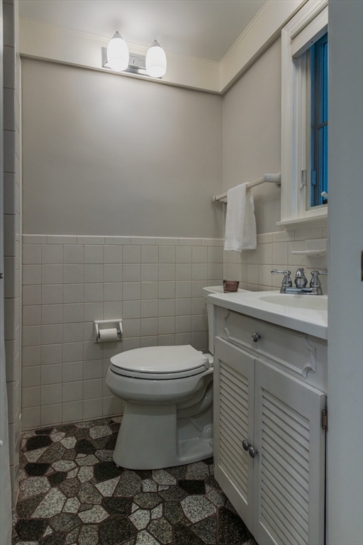 16 Fernway Lynnfield, MA 01940 - Photo 15 of 38