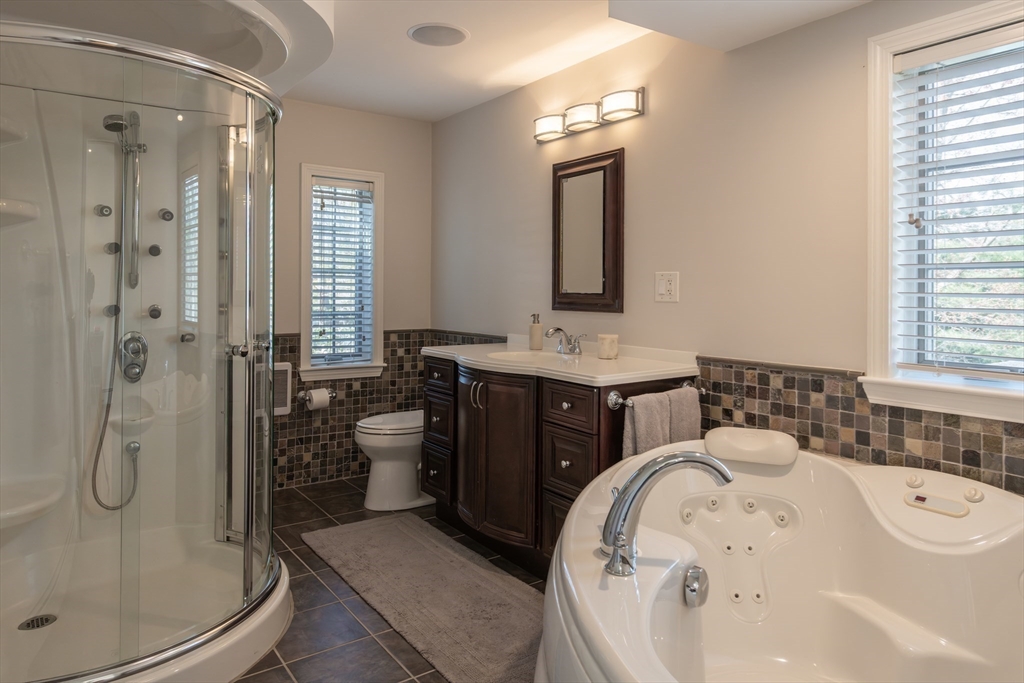 16 Fernway Lynnfield, MA 01940 - Photo 18 of 38