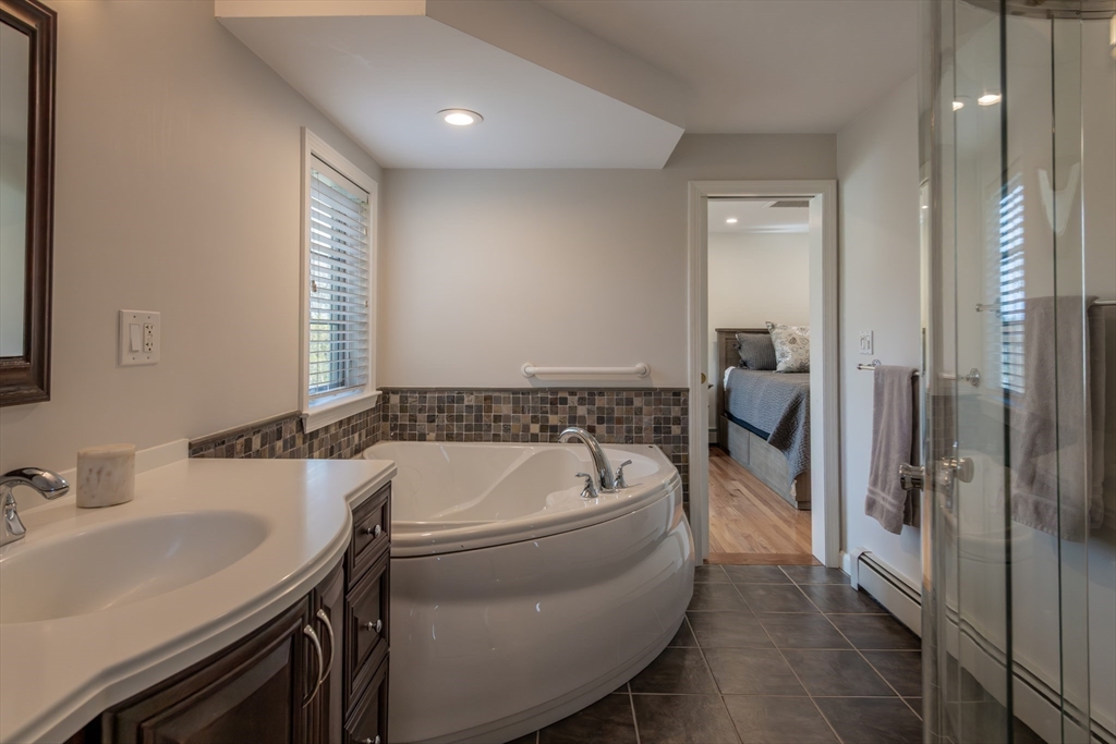 16 Fernway Lynnfield, MA 01940 - Photo 19 of 38
