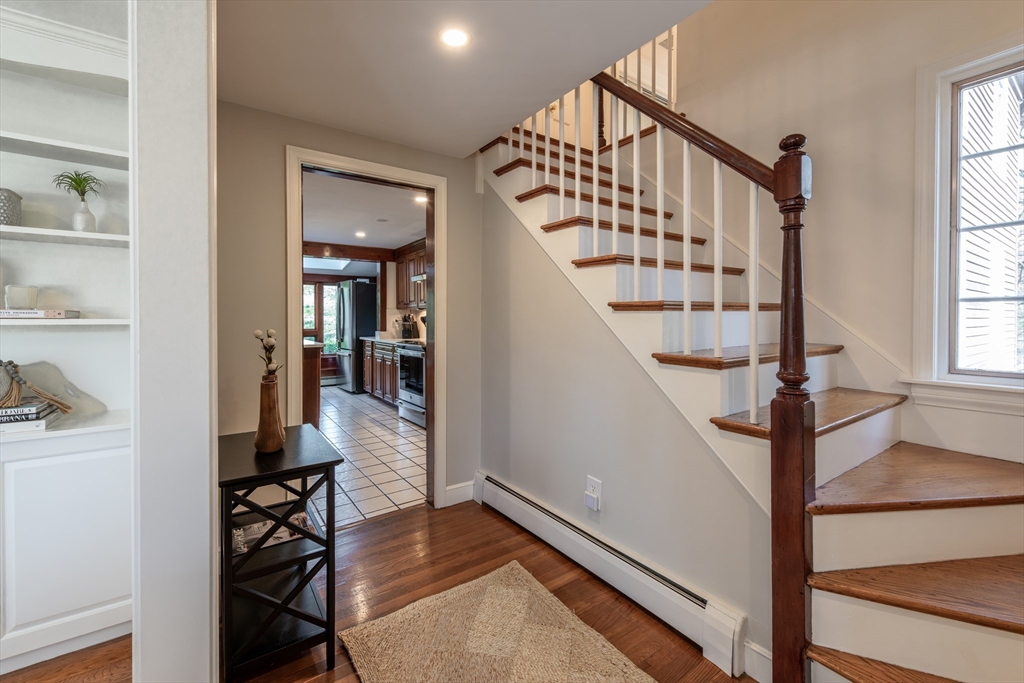 16 Fernway Lynnfield, MA 01940 - Photo 2 of 38