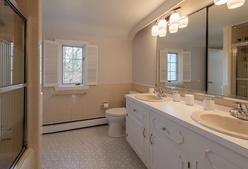 16 Fernway Lynnfield, MA 01940 - Photo 21 of 38