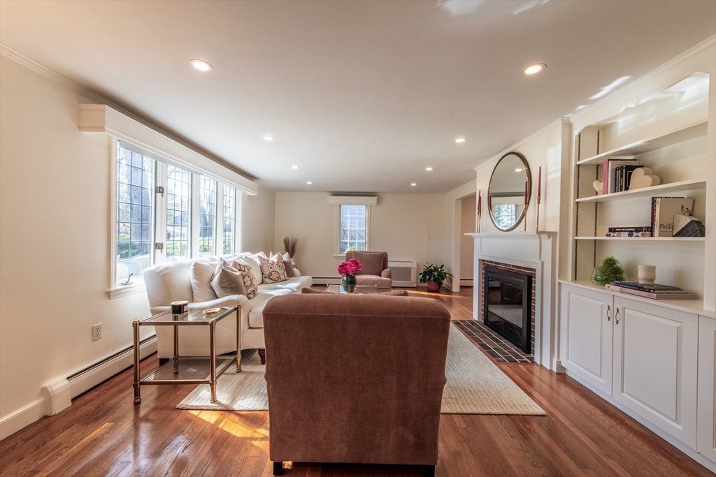 16 Fernway Lynnfield, MA 01940 - Photo 3 of 38