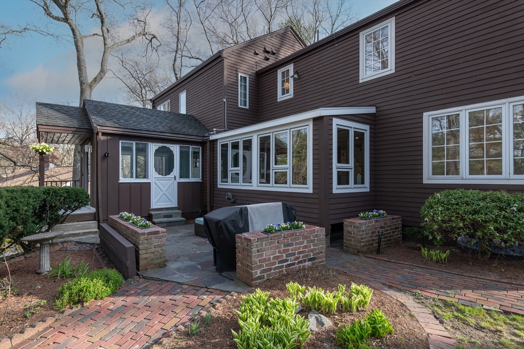 16 Fernway Lynnfield, MA 01940 - Photo 33 of 38