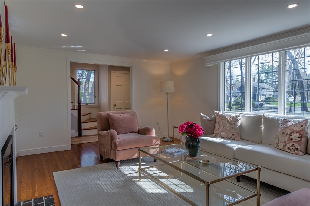 16 Fernway Lynnfield, MA 01940 - Photo 5 of 38