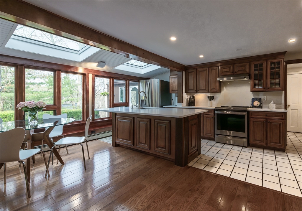 16 Fernway Lynnfield, MA 01940 - Photo 7 of 38