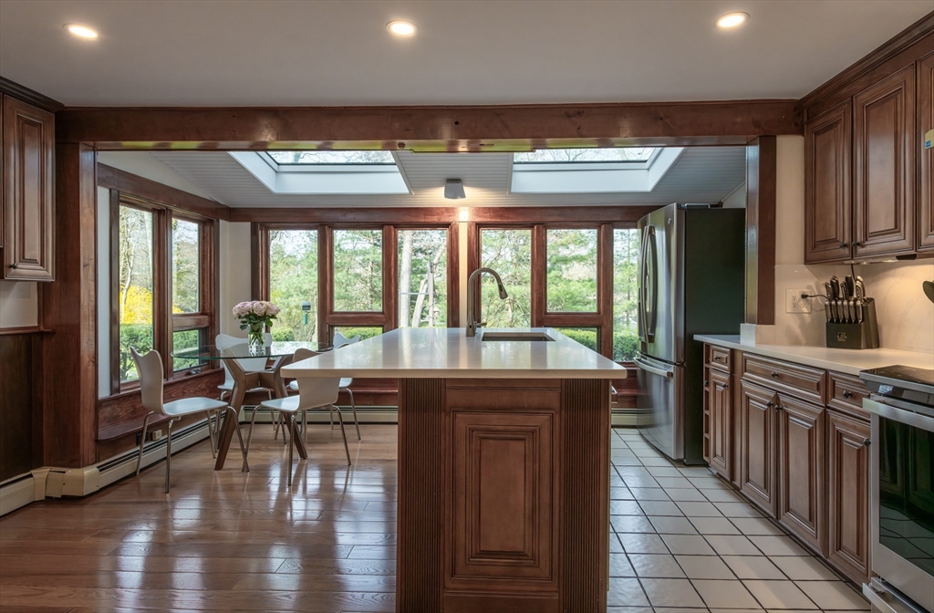 16 Fernway Lynnfield, MA 01940 - Photo 8 of 38