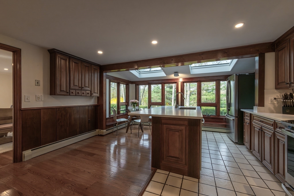 16 Fernway Lynnfield, MA 01940 - Photo 9 of 38
