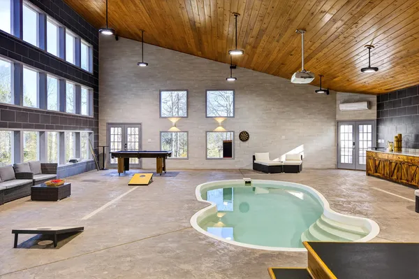 $1,400,000 | 3195 Ladd Springs Road Southeast, Old Fort, TN 37362