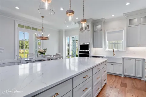 $664,500 | 2108 Pecan Sq Avenue, Shreveport, LA 71106