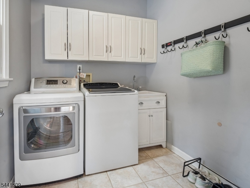 610 River Road Chatham, NJ 07928 - Photo 14 of 42 a utility room with dryer and washer