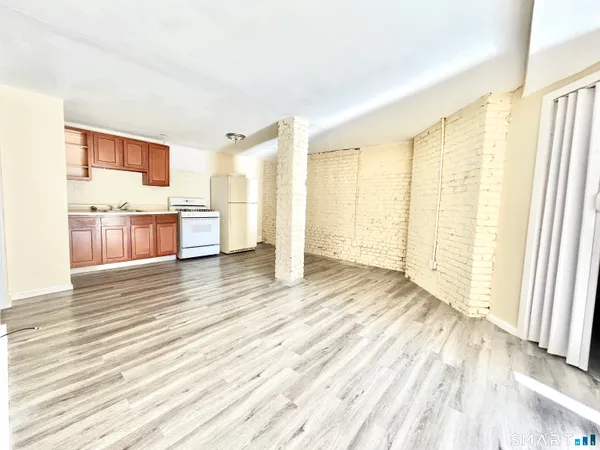 $1,300 | 125 Hillside Avenue, Unit B2, Waterbury, CT 06710