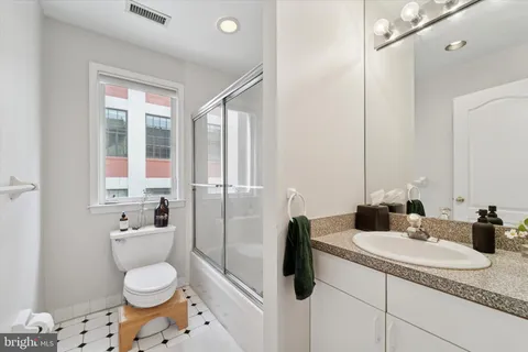 $4,200 | 212-24 South 24th Street, Unit 2416B, Philadelphia, PA 19103