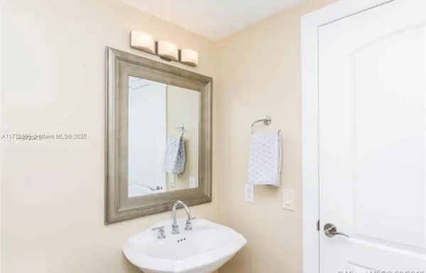 $7,500 | 17555 Collins Avenue, Unit 1004, Sunny Isles Beach, FL 33160