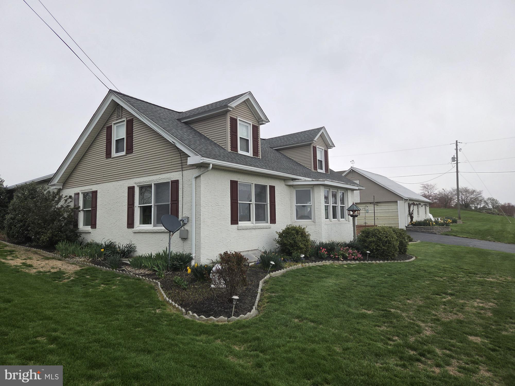 3717 Ridge Road Gordonville, PA 17529 - Photo 4 of 32 Gallery Image 4