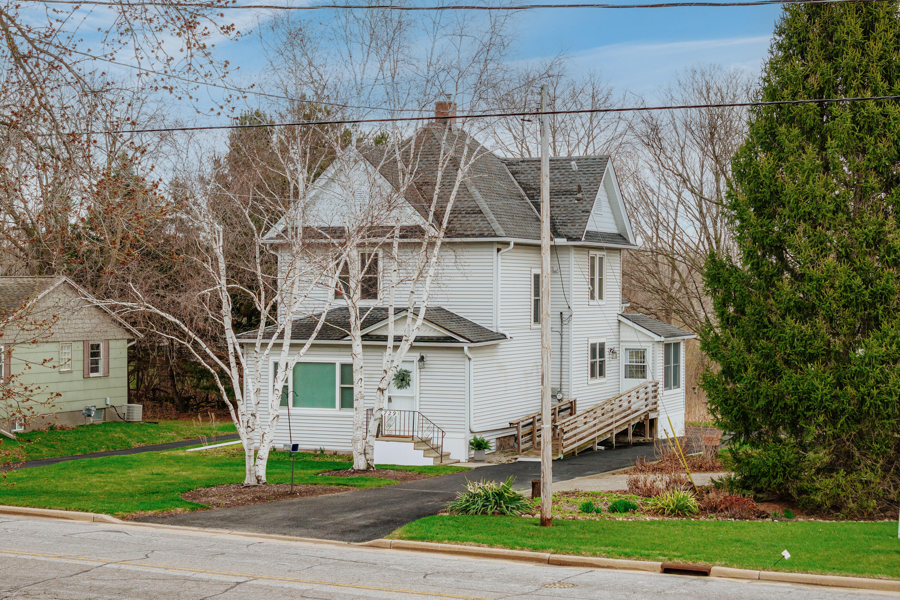 729 Palmyra Street Sullivan, WI 53178 - Photo 34 of 51 Front