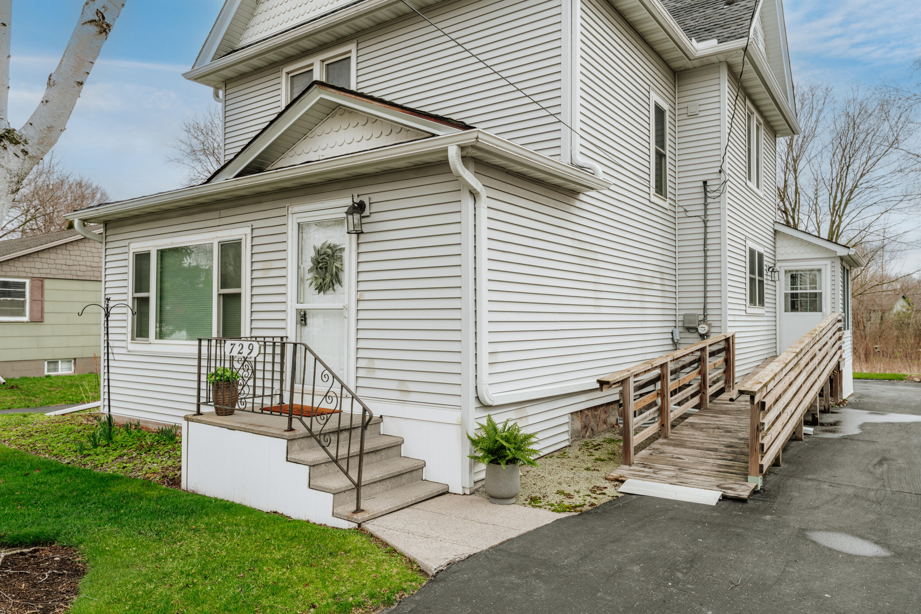 729 Palmyra Street Sullivan, WI 53178 - Photo 35 of 51 Front