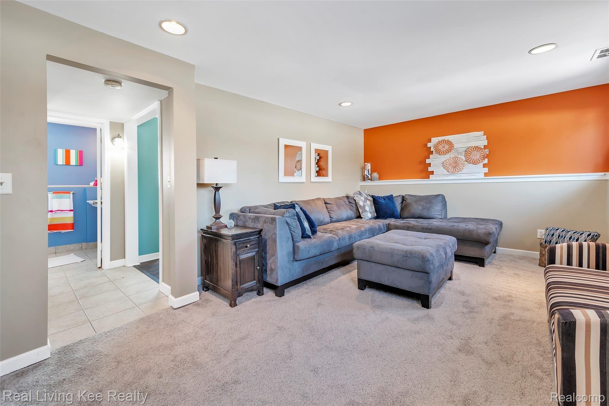 2733 Pheasant Court Rochester, MI 48306 - Photo 16 of 34 2733-Pheasant-Court-Rochester-MI-windowstill-24.jpg
