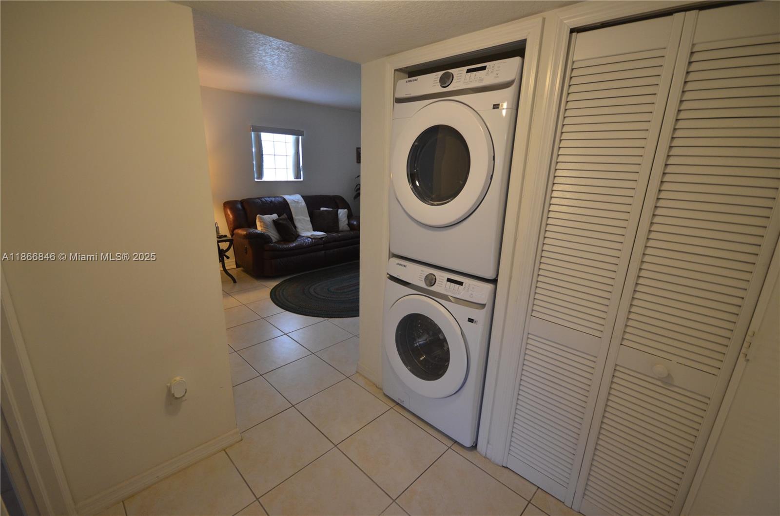 1270 Southeast 27th Street, Unit 101 Homestead, FL 33035 - Photo 7 of 32 a utility room with dryer and washer