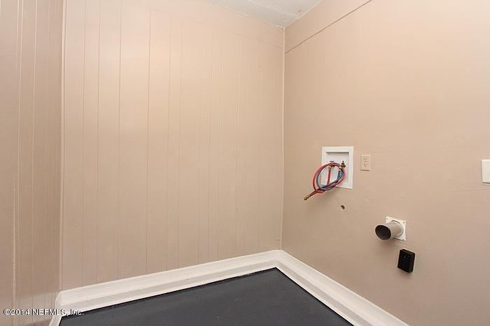 2412 Firestone Road Jacksonville, FL 32210 - Photo 11 of 14 laundryroom_700