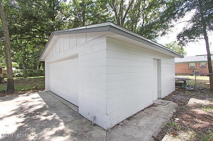 2412 Firestone Road Jacksonville, FL 32210 - Photo 13 of 14 garage_700