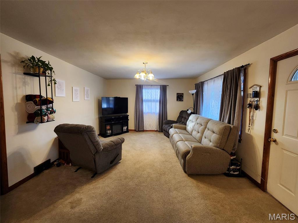 3129 Rendlen Avenue Hannibal, MO 63401 - Photo 3 of 27