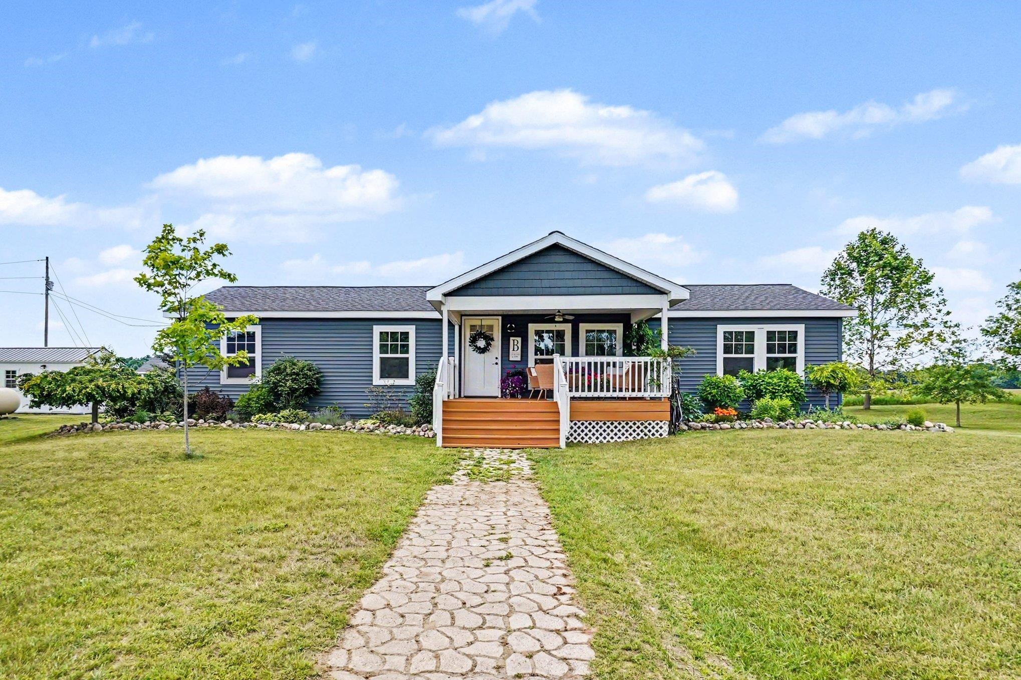 7520 South Woodruff Blanchard, MI 49310 - Photo 5 of 30 1947199-4adef255-4feb-4930-95d1-7b5a20c62d6e.JPG