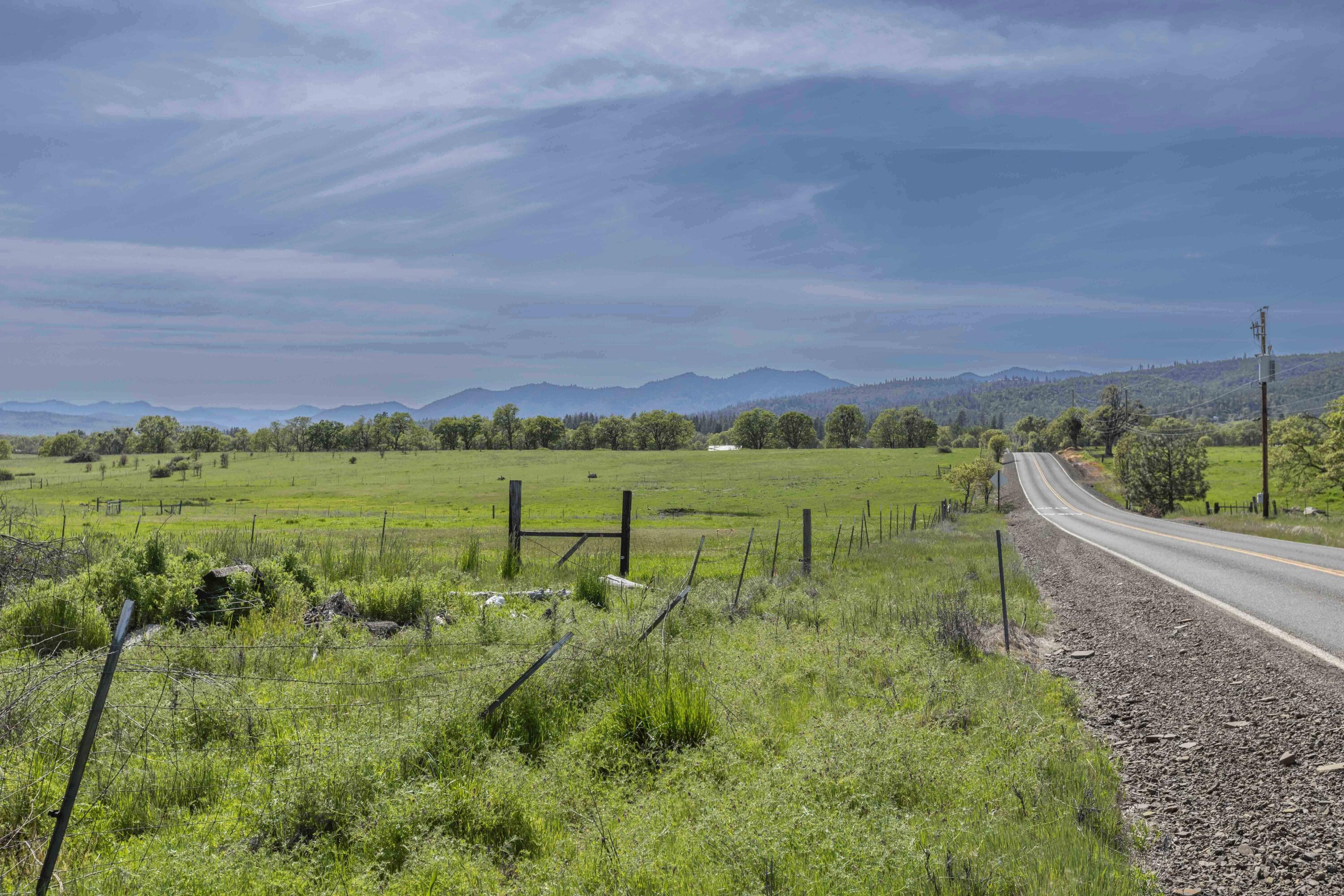 5225 Dodge Road White City, OR 97503 - Photo 32 of 49 a view of a lush green field with lots of green space