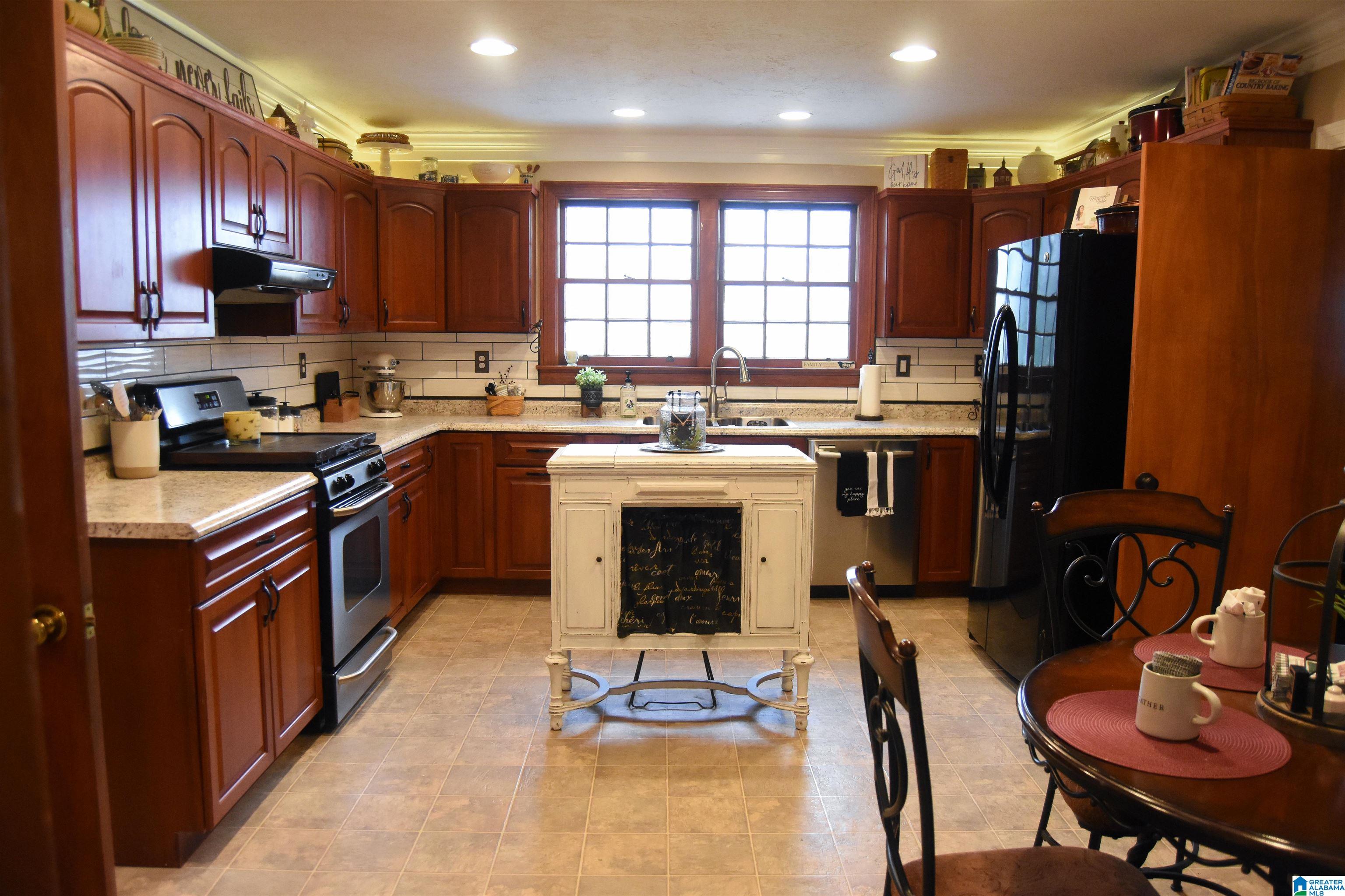 417 Wildwood Road Anniston, AL 36207 - Photo 10 of 48