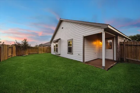 a view of a back yard of the house