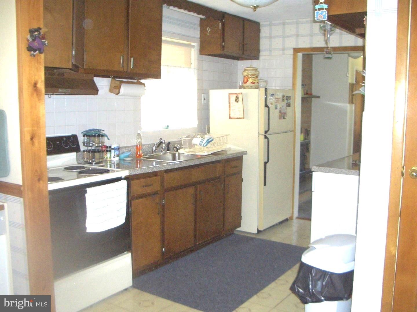 100 Loller Road Hatboro, PA 19040 - Photo 4 of 11 Kitchen