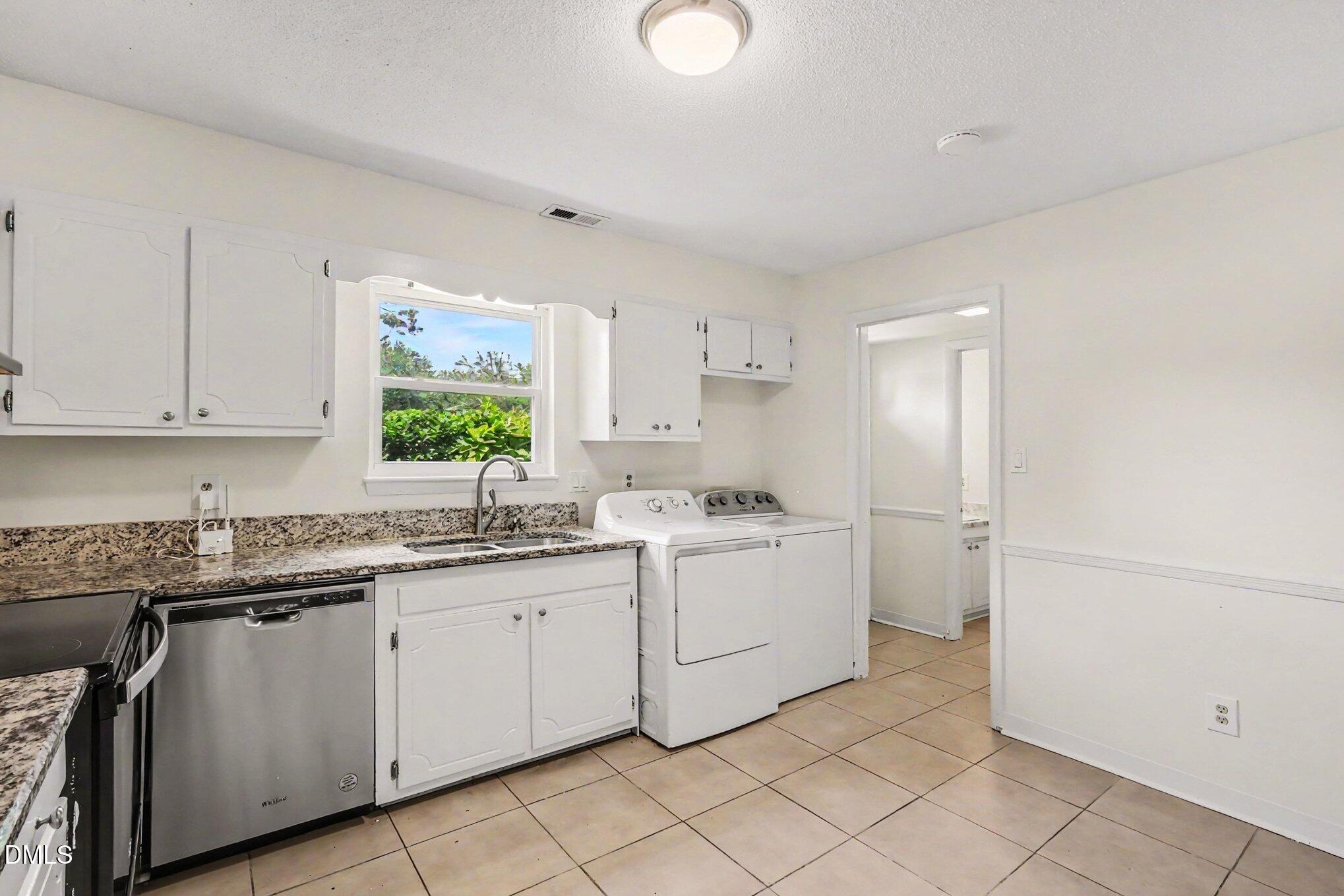 1220 Manassas Court, Unit B Raleigh, NC 27609 - Photo 14 of 32 014_file_9697