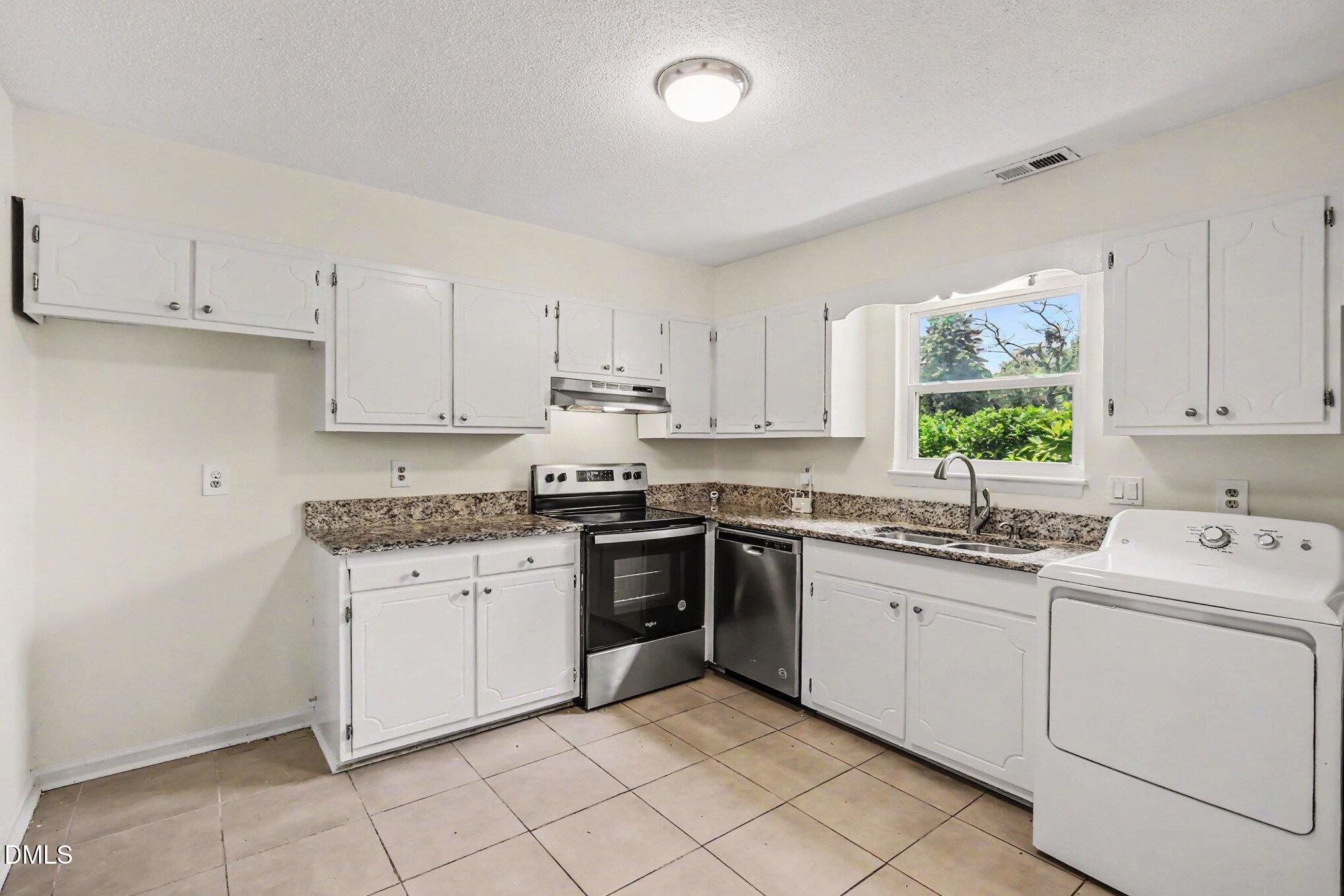 1220 Manassas Court, Unit B Raleigh, NC 27609 - Photo 15 of 32 015_file_5665