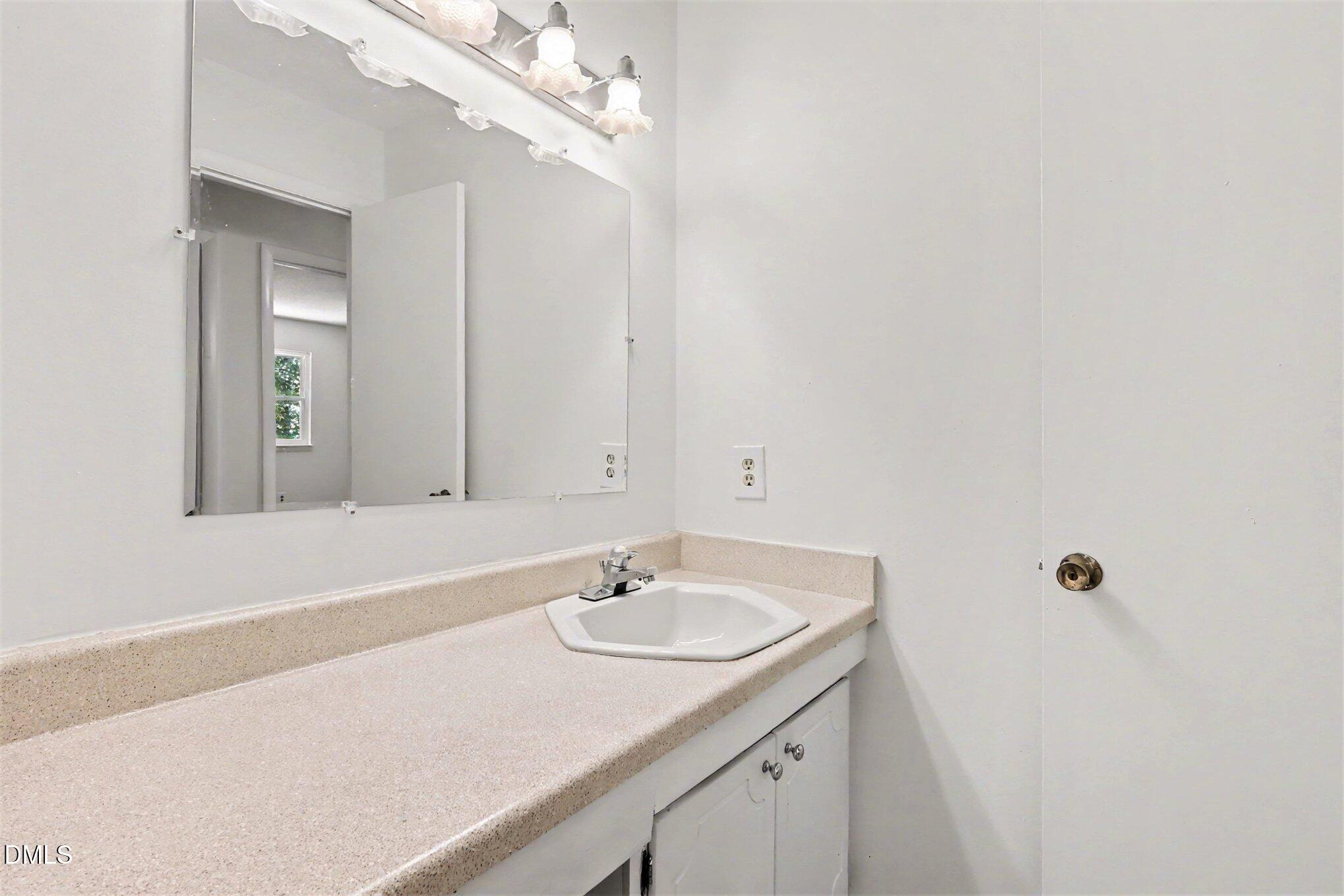 1220 Manassas Court, Unit B Raleigh, NC 27609 - Photo 23 of 32 023_file_7907
