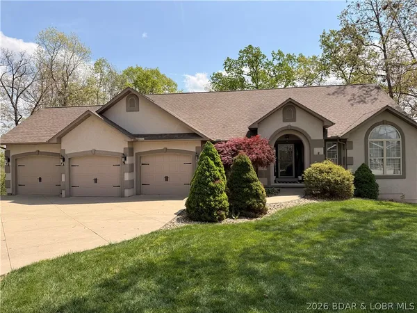 $644,000 | 125 Arrowhead Drive, Lake Ozark, MO 65049