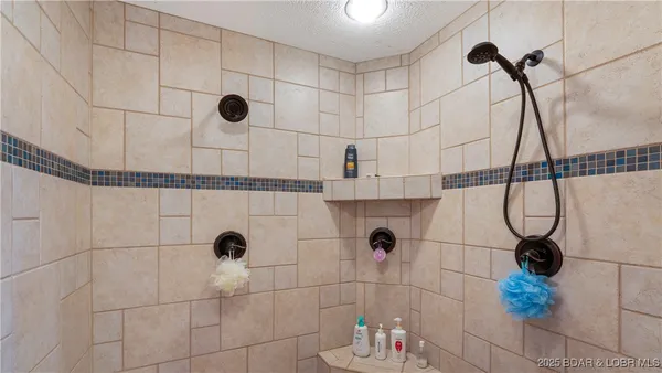 $644,000 | 125 Arrowhead Drive, Lake Ozark, MO 65049