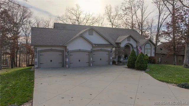 $649,000 | 125 Arrowhead Drive, Lake Ozark, MO 65049