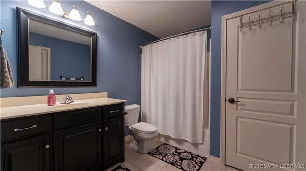 $644,000 | 125 Arrowhead Drive, Lake Ozark, MO 65049