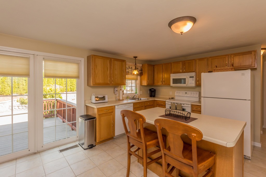 100 Castle Road Fitchburg, MA 01420 - Photo 3 of 30 Gallery Image 3