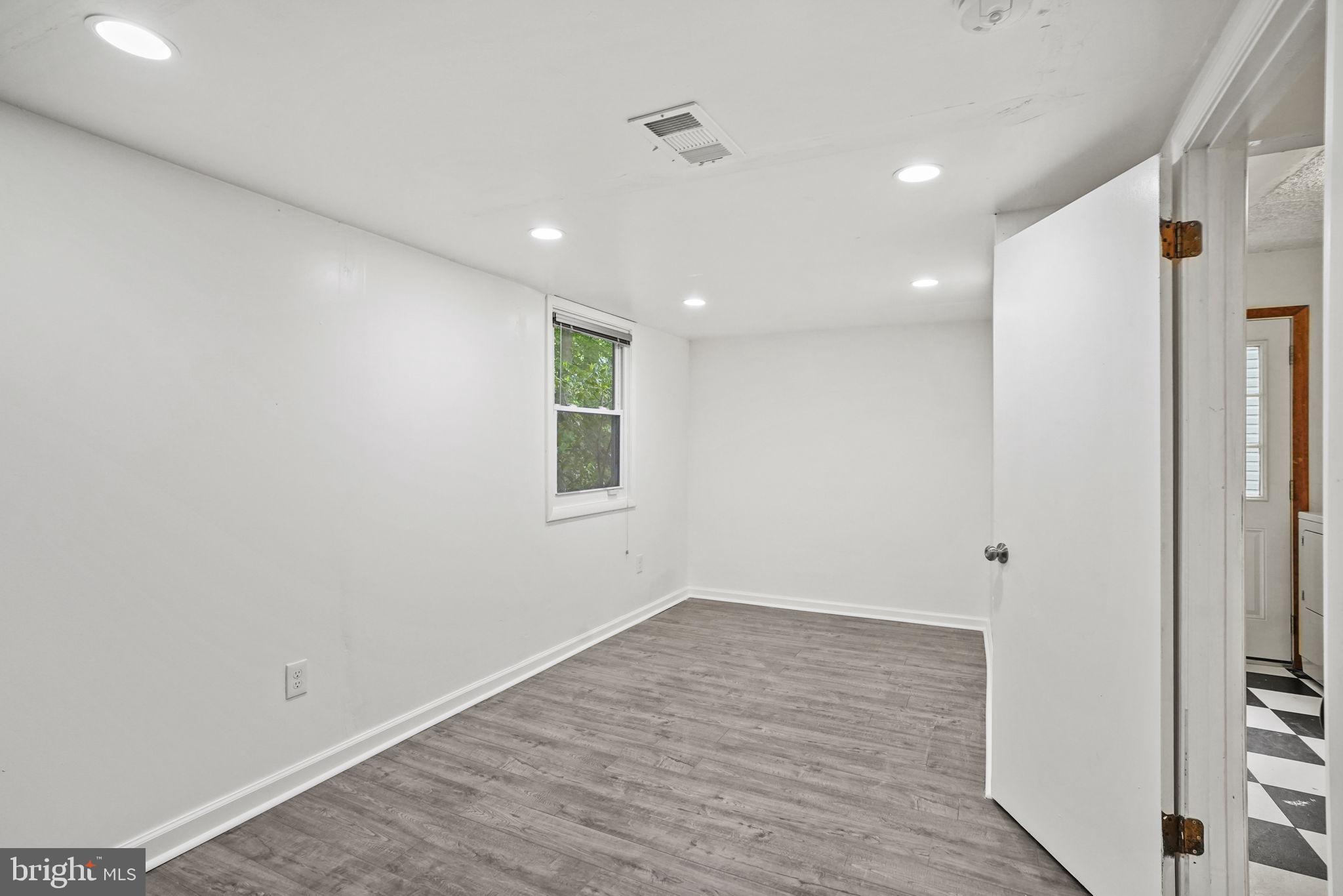 9086 Brook Ford Road Burke, VA 22015 - Photo 16 of 39