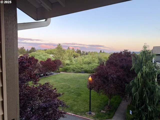 $300,000 | 10734 Northeast Holly Street, Unit 307, Hillsboro, OR 97006