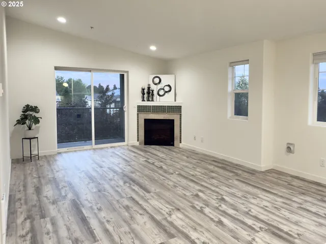 $300,000 | 10734 Northeast Holly Street, Unit 307, Hillsboro, OR 97006