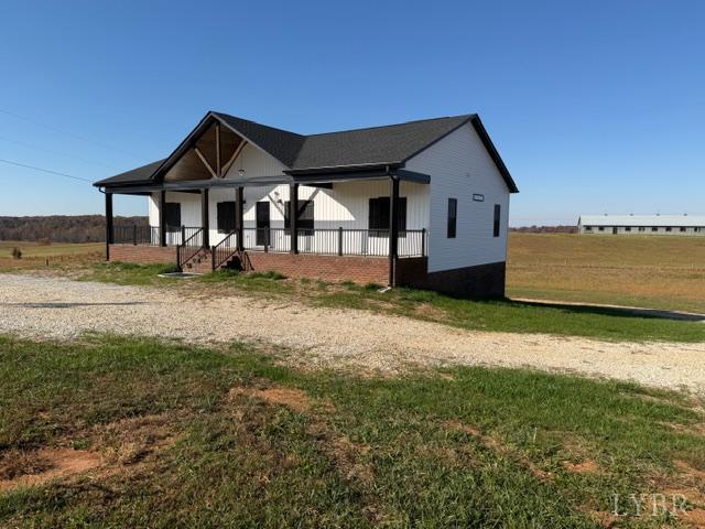 2779 Oakville Road Appomattox, VA 24522 - Photo 2 of 31 a front view of a house with a yard
