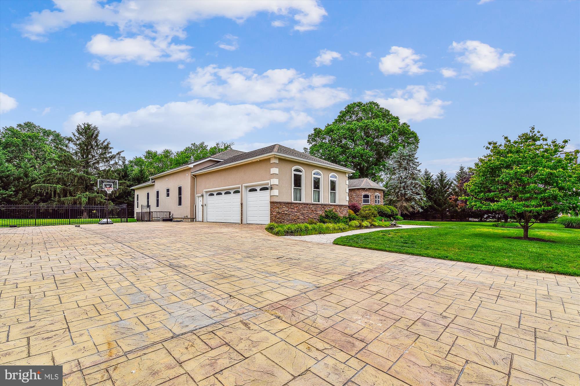 222 Wicklow Road Glen Burnie, MD 21061 - Photo 2 of 39 a front view of a house with garden