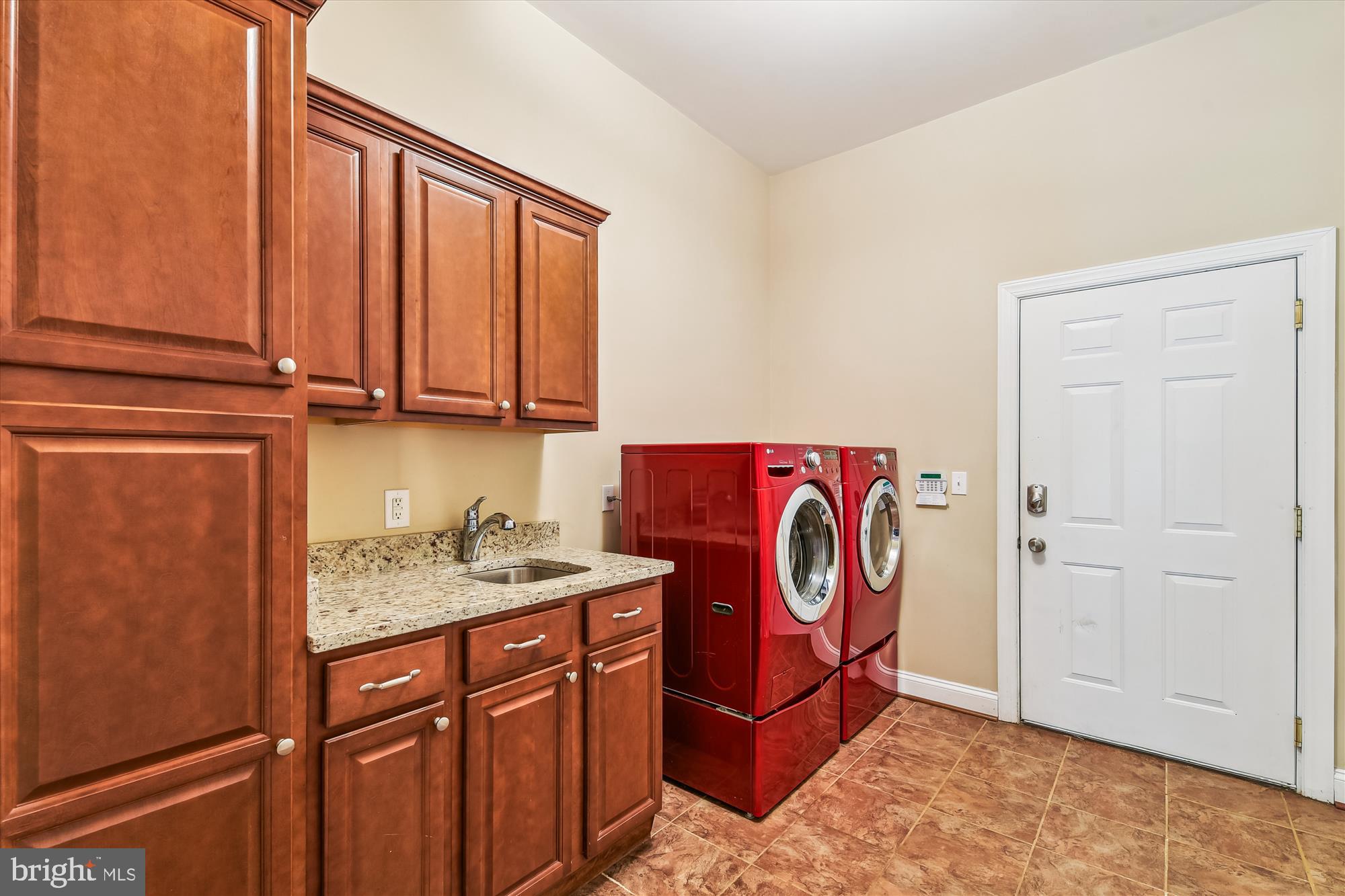 222 Wicklow Road Glen Burnie, MD 21061 - Photo 29 of 39 a utility room with granite countertop cabinets and sink