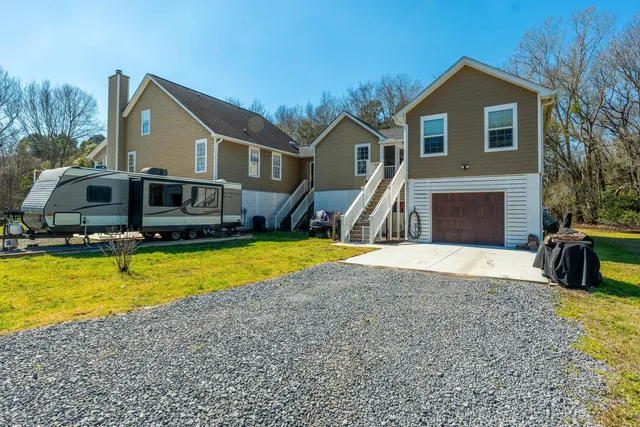 $825,000 | 6440 St Anthony Drive, Hollywood, SC 29449