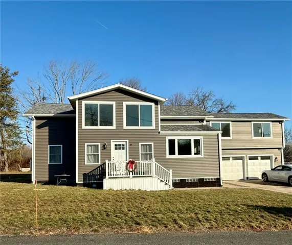 $2,800 | 28 Kitchener Street, Tiverton, RI 02878