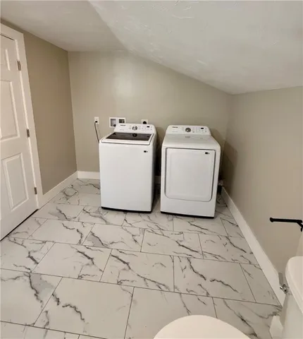 $2,800 | 28 Kitchener Street, Tiverton, RI 02878