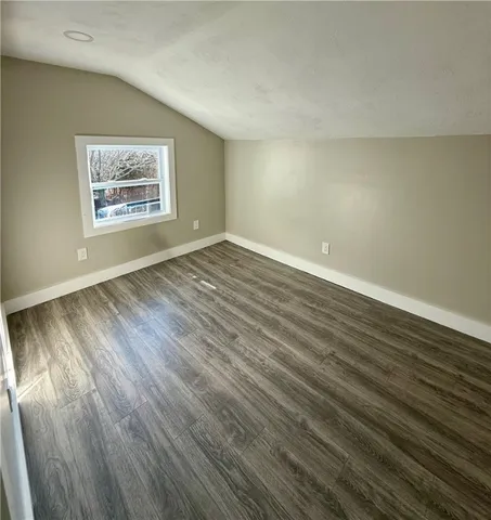 $2,800 | 28 Kitchener Street, Tiverton, RI 02878