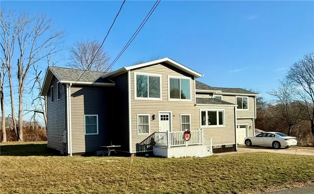 $2,800 | 28 Kitchener Street, Tiverton, RI 02878